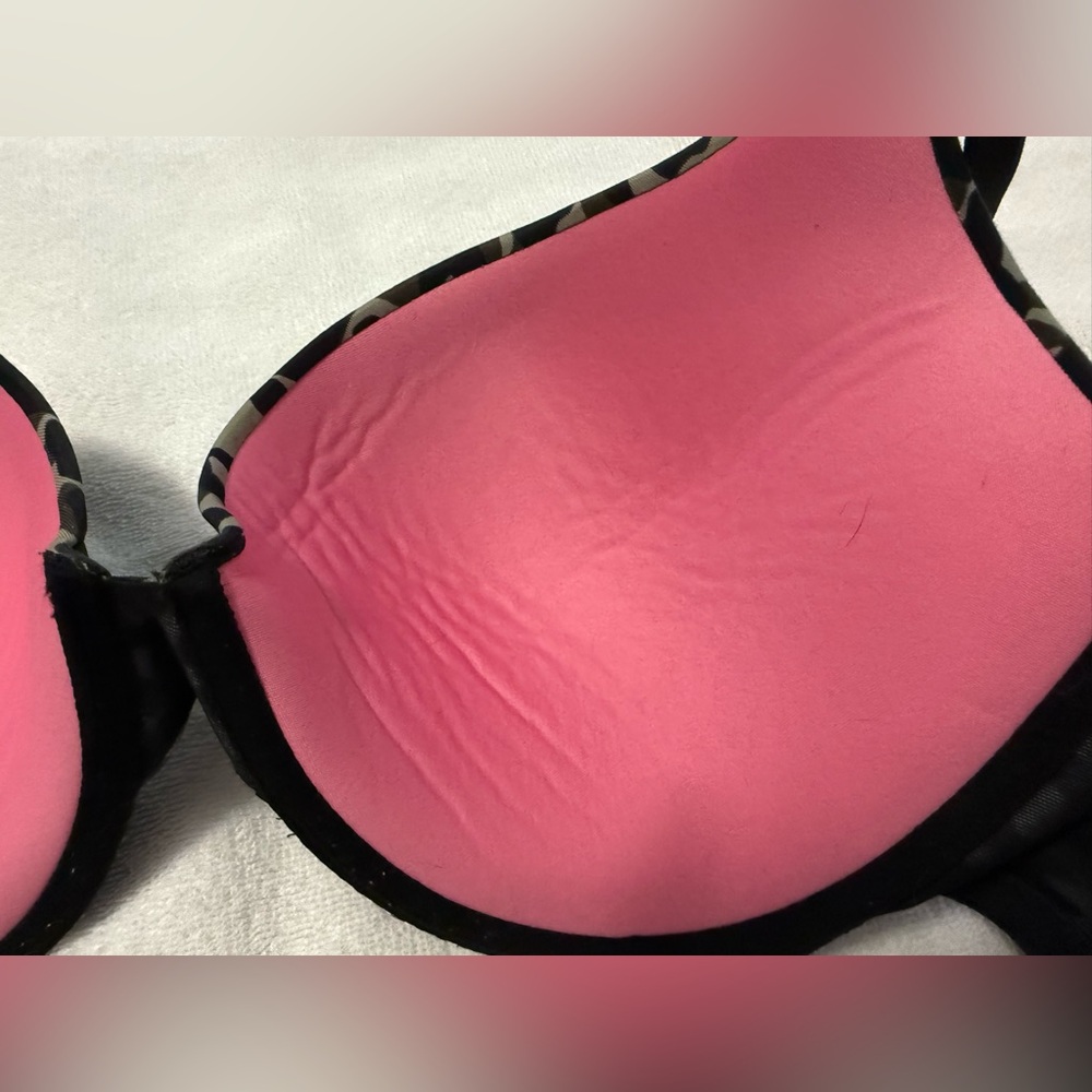 PINK Victoria’s Secret. Camo Print Bra with Black Lettering 36DD - Picture 4 of 5